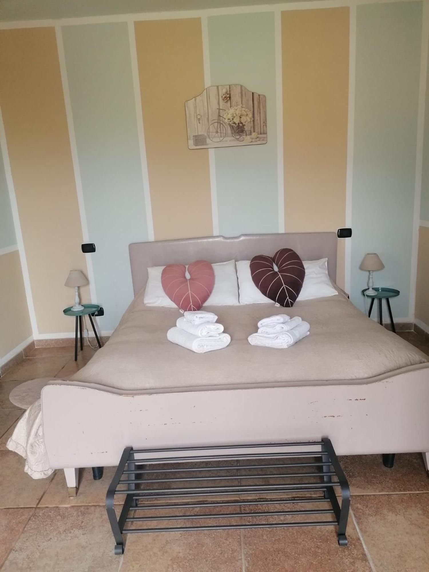 Casale Cavatella Bed & Breakfast Sermoneta Exterior photo