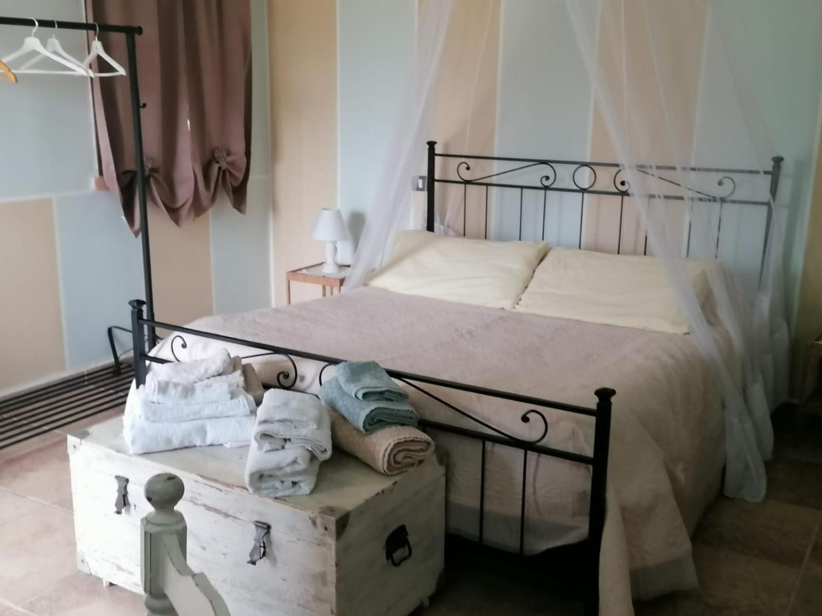 Casale Cavatella Bed & Breakfast Sermoneta Exterior photo